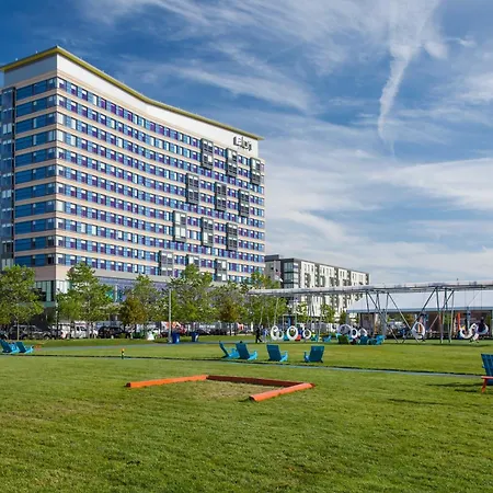 Aloft Boston Seaport District Hotel